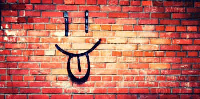 brick_wall_smile_graffiti_2154616130b62